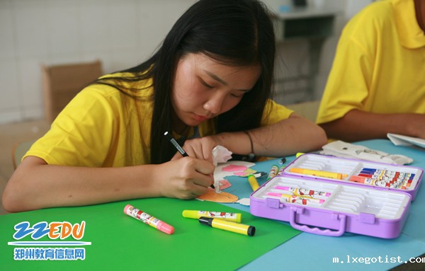 记者探访亚太青年学生领袖大会之创意实践课程