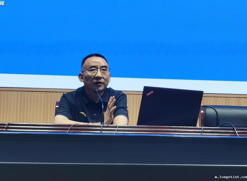 教研员袁富强做最后总结