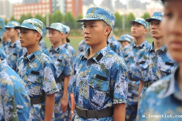 6穿上军装就是兵！
