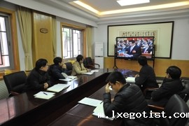 领导班子观看人大