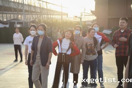 妇女节插花、服装搭配、推铁环活动