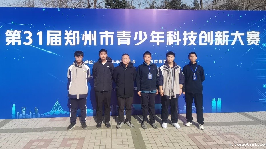 一群人站在一起合影

AI 生成的内容可能不正确。