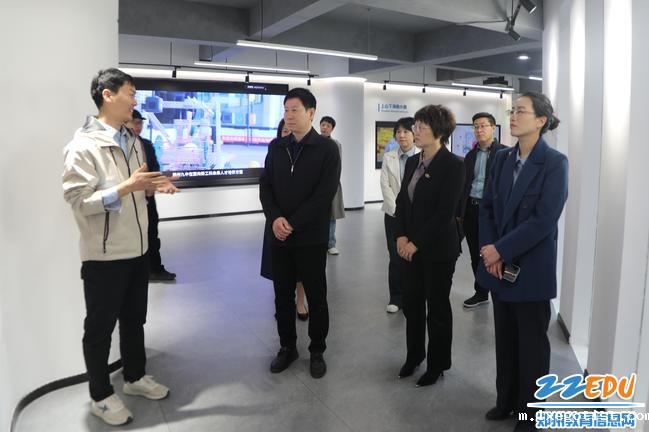 https://img.zzedu.net.cn/upload/resources/image/2025/03/27/3997909_650x400.jpg